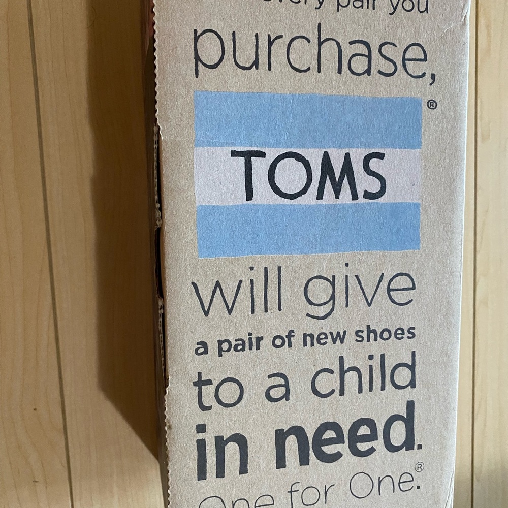 NWT TOMS Women’s Classic Canvas Slip On - Picture 4 of 9